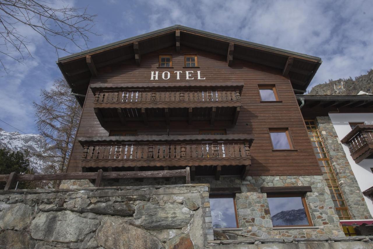 Hotel Rascard Valtournenche Kültér fotó